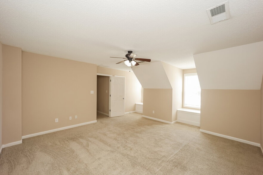 Building Photo - 44 Avondale Cir