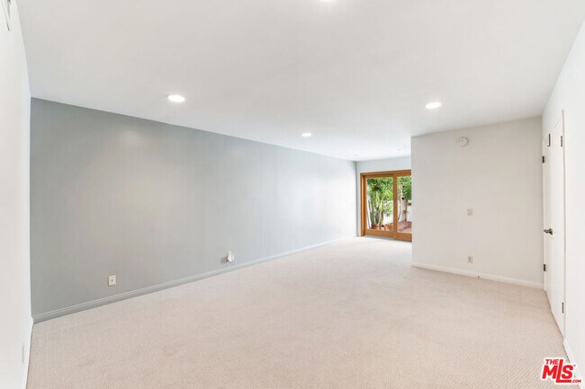 Building Photo - 17087 Palisades Cir