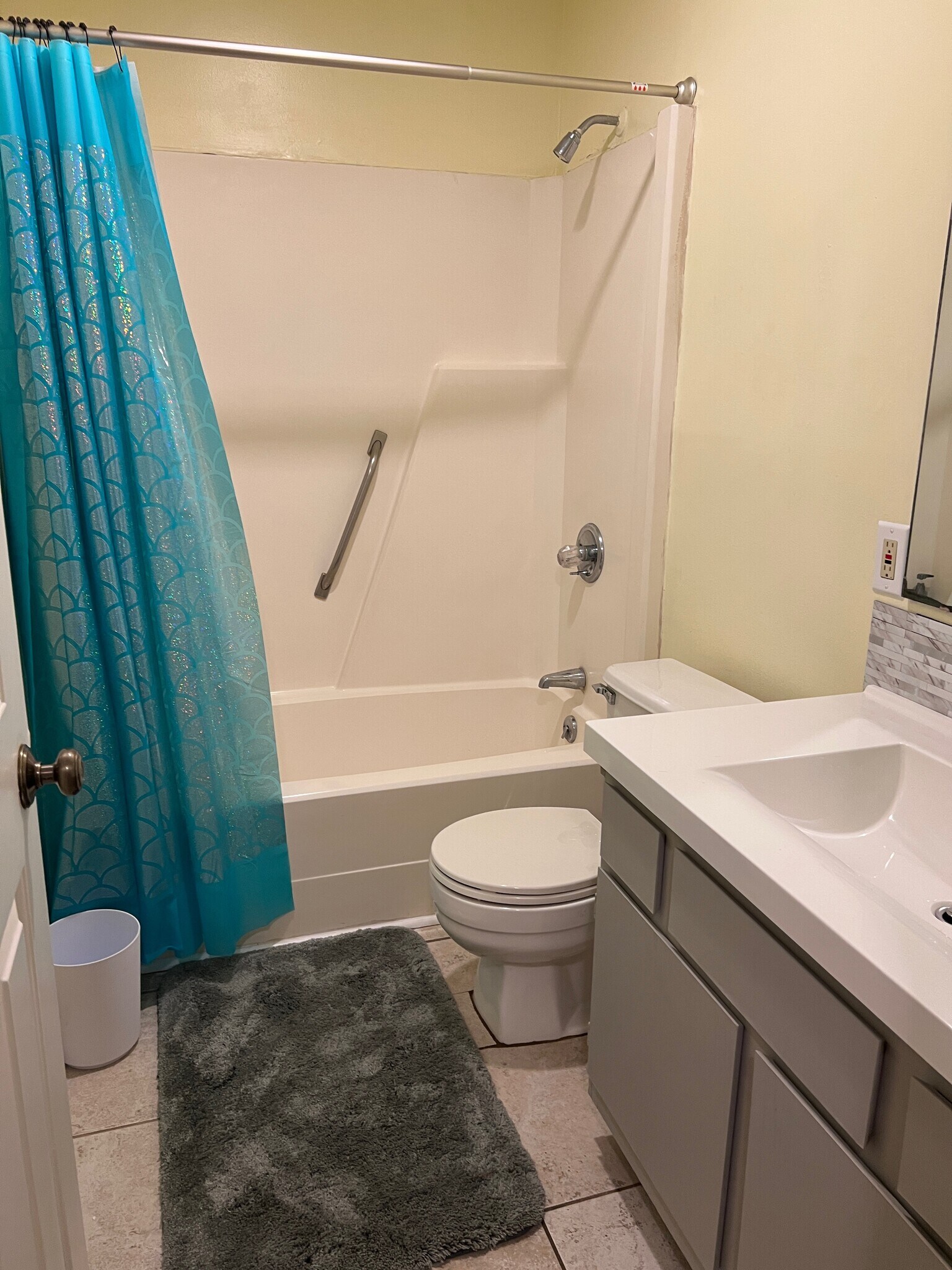 Bathe 2 upstairs - 1025 Carolina Rd