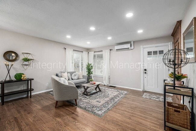 Building Photo - 3200 S Grape St