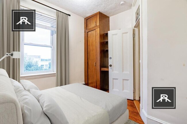 Building Photo - 5 bedroom in Boston MA 02130