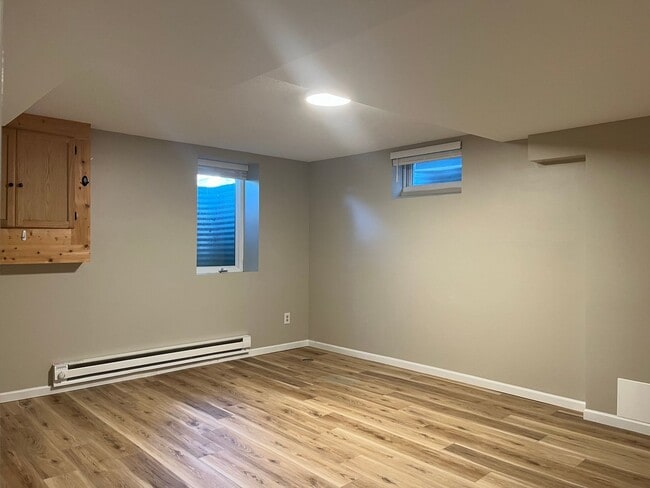 Building Photo - Renovated 5 Bedroom house in Saint Paul