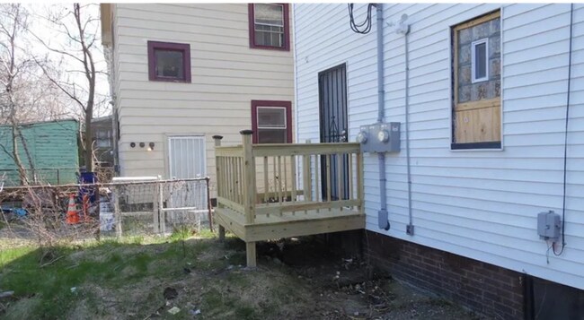 Building Photo - 955 Royal Rd