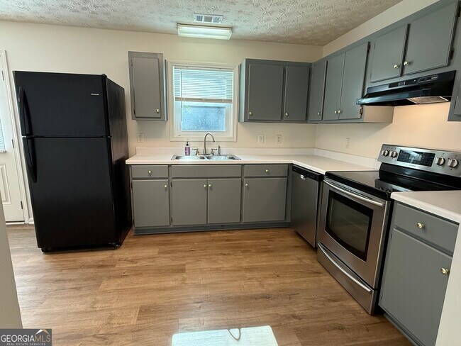 Building Photo - 160 2nd St