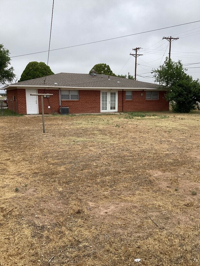 Building Photo - Newly Renovated  3 BDR Near ENMU!