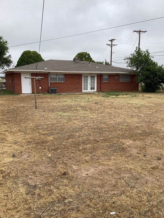Building Photo - Newly Renovated 3 Bed House!