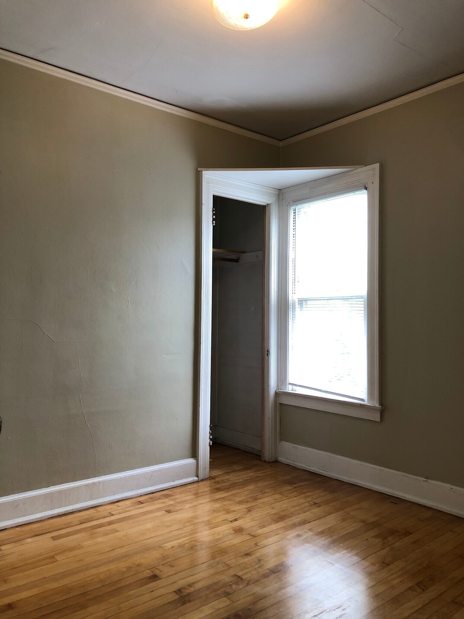 Building Photo - 3218 N Oakland Ave