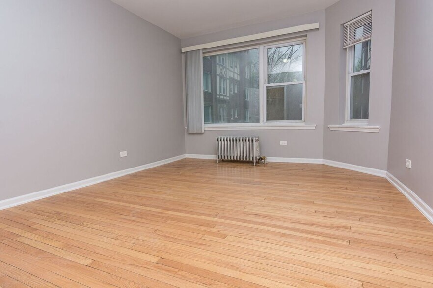 Building Photo - 1141 E 79th Pl