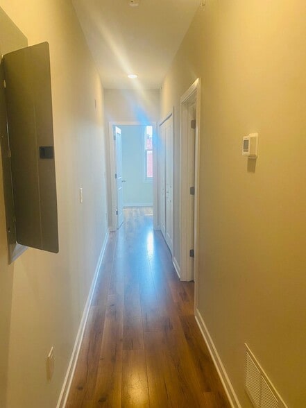 Building Photo - 1827 W Diamond St