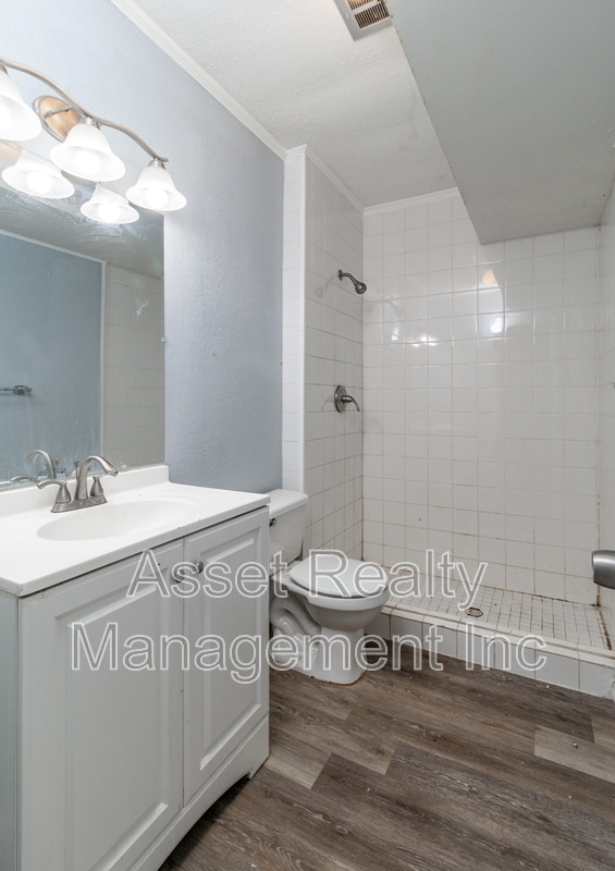 Building Photo - 630 Colonial Dr