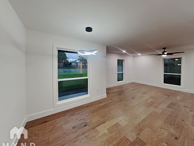 Building Photo - 1603 Rutland Dr