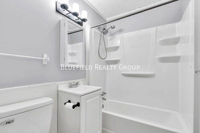 Building Photo - 107 River Rd Cir-