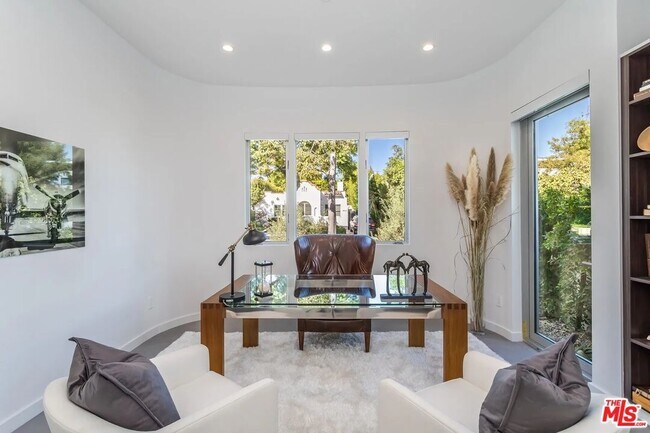 Building Photo - 8932 Dorrington Ave