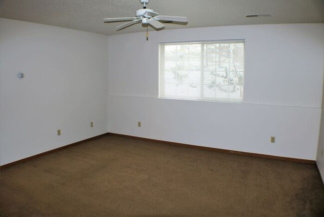 Building Photo - $1,125 | 2 Bedroom, 1 Bathroom Condo | Pet Friendly* | Available for August 1st, 2026 Move In!