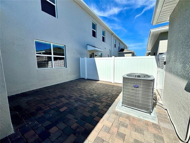 Building Photo - 2404 Rider Rain Ln