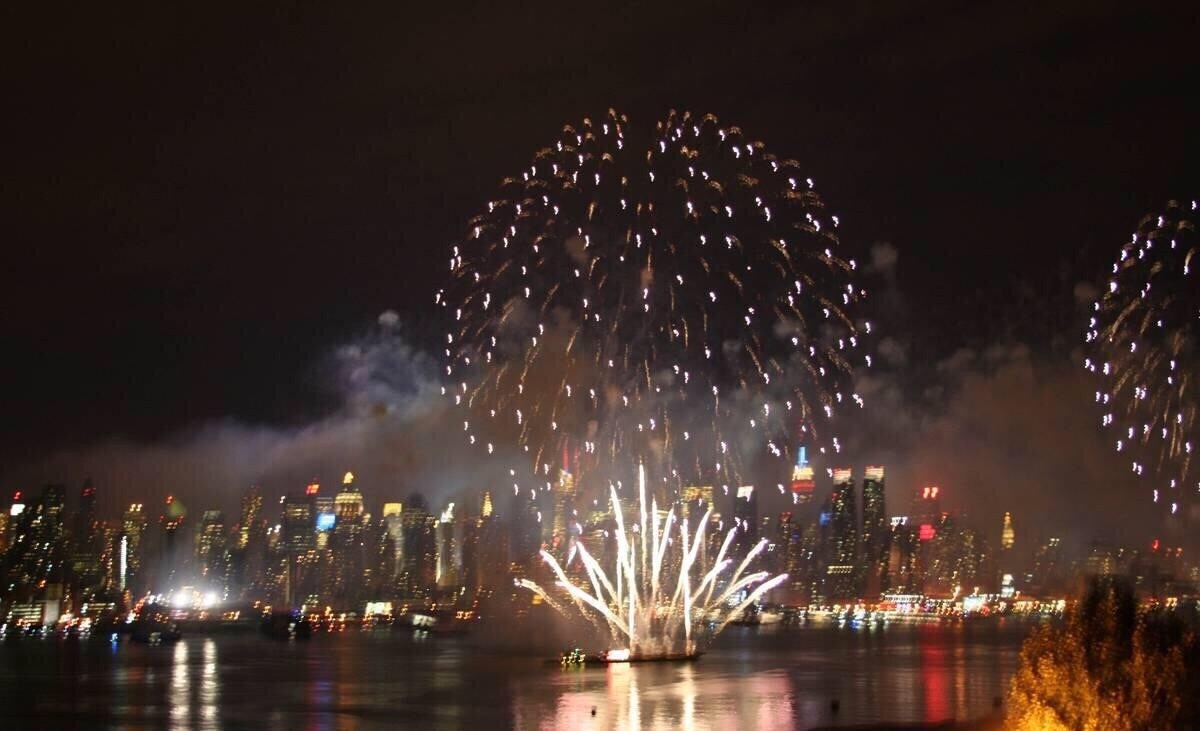 July 4th Fireworks - 957 Boulevard E