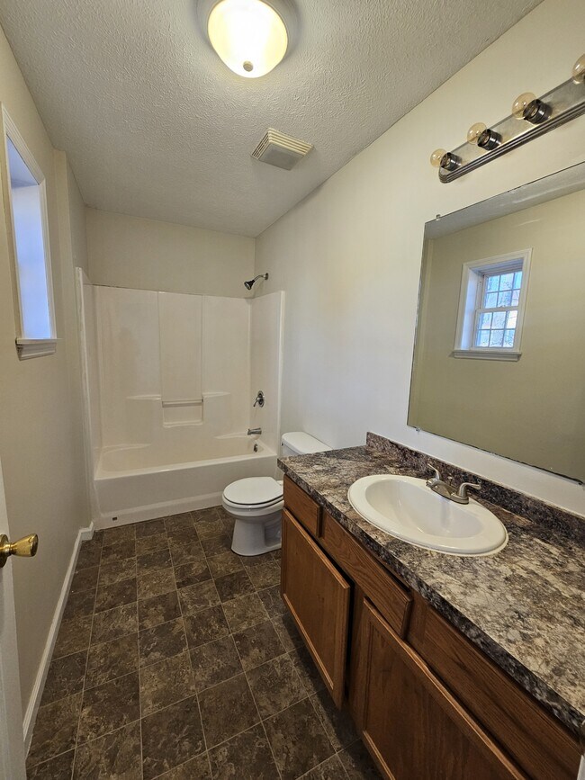 Building Photo - 109 Debbie Dr