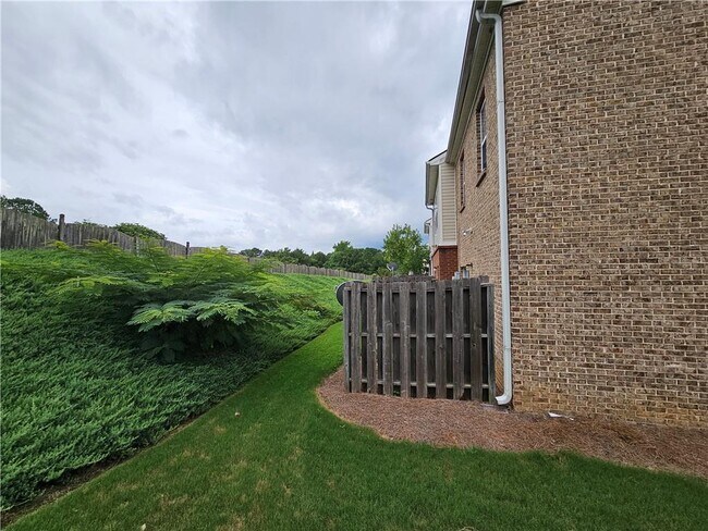 Building Photo - 2160 Hawks Bluff Trail NW