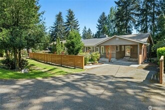 Building Photo - Spacious Richmond Highlands Retreat with Modern Updates & Flexible Living
