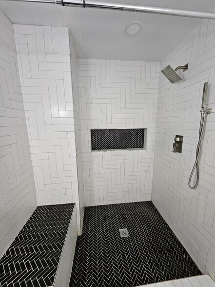 Primary Bathroom - 2802 Palm Dr