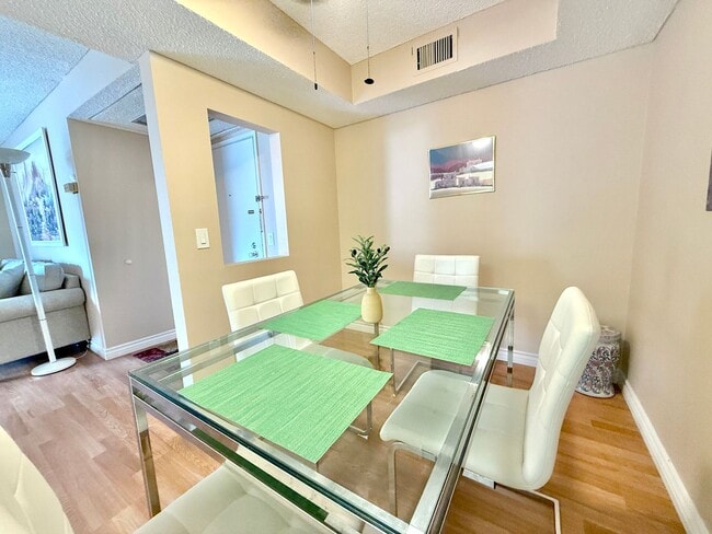 Building Photo - Biltmore2,Top floor,Furnished,Seasonal