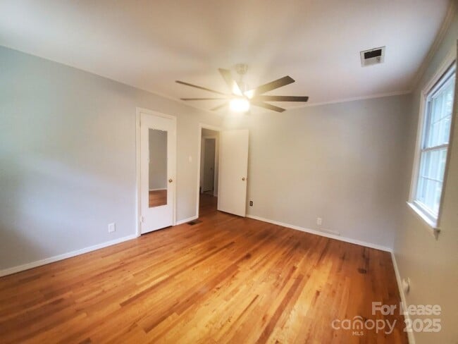 Building Photo - 4918 White Oak Rd