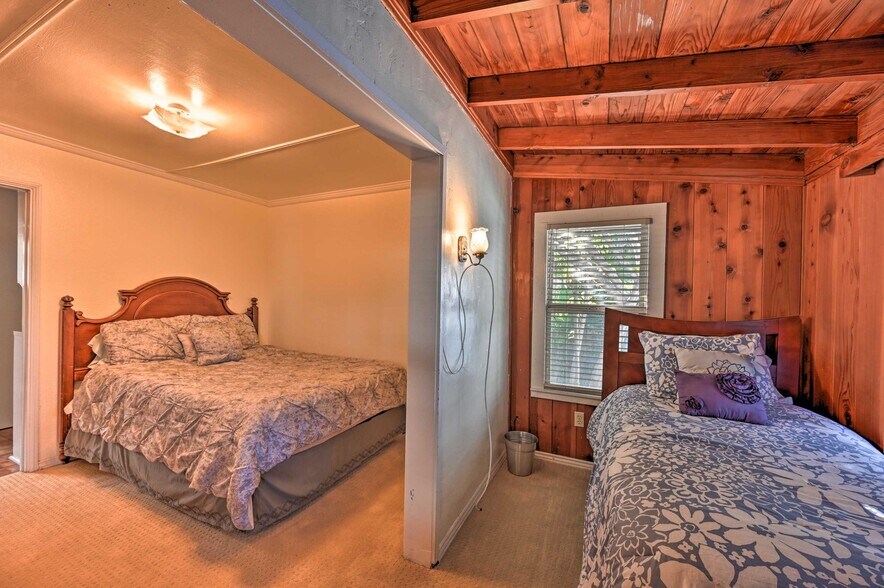 Building Photo - 2139 Torrey Pines Rd