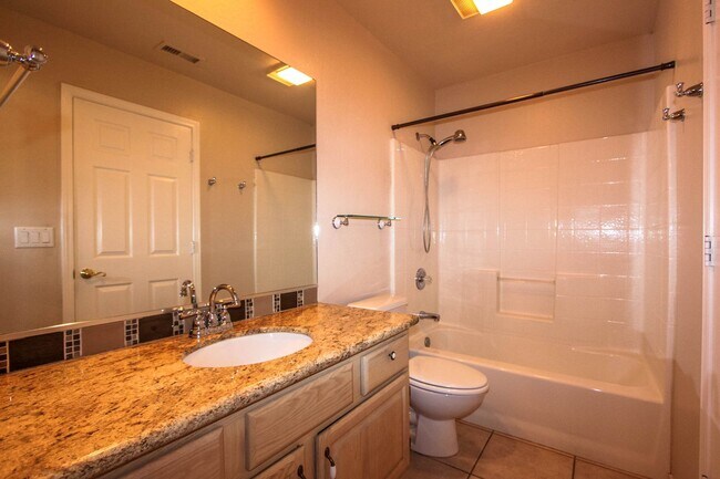 Building Photo - 653 Golden Hawk Dr