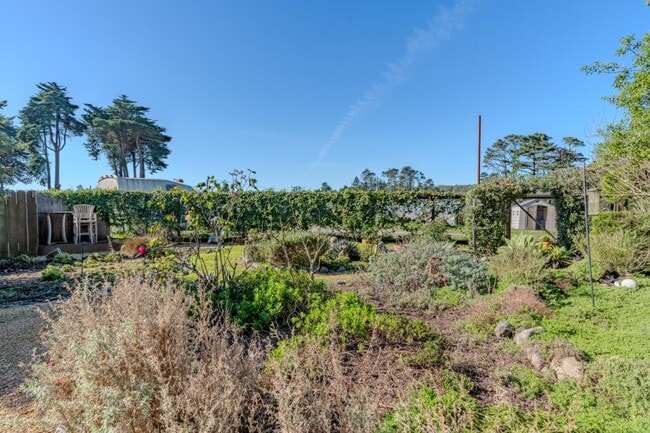 Building Photo - 1448 Sunshine Valley Rd