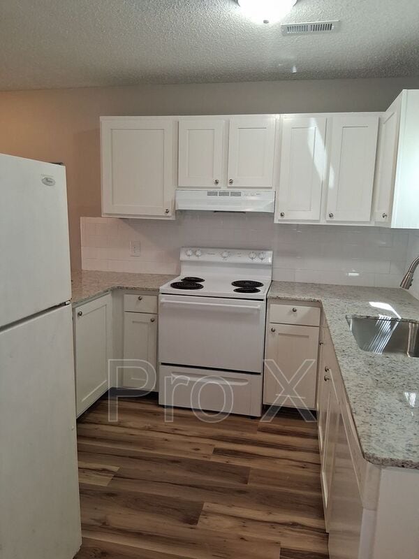 Building Photo - 502 N Betty Jo Dr