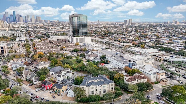 Building Photo - 2094 Brentwood Dr