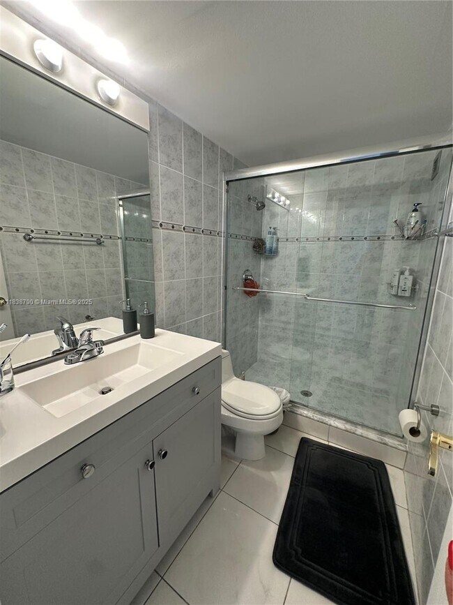 Building Photo - 2030 S Ocean Dr