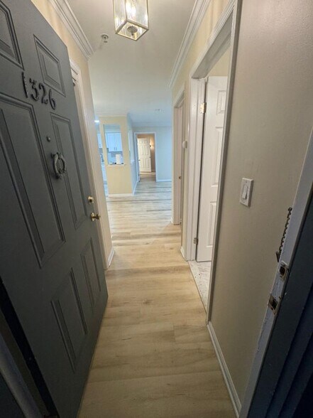 Building Photo - 1326 Waterford Dr