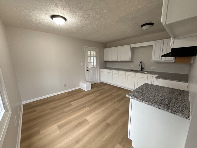 Building Photo - Beautifully Updated 3BR Home w/ Fenced Yard & 2-Car Garage