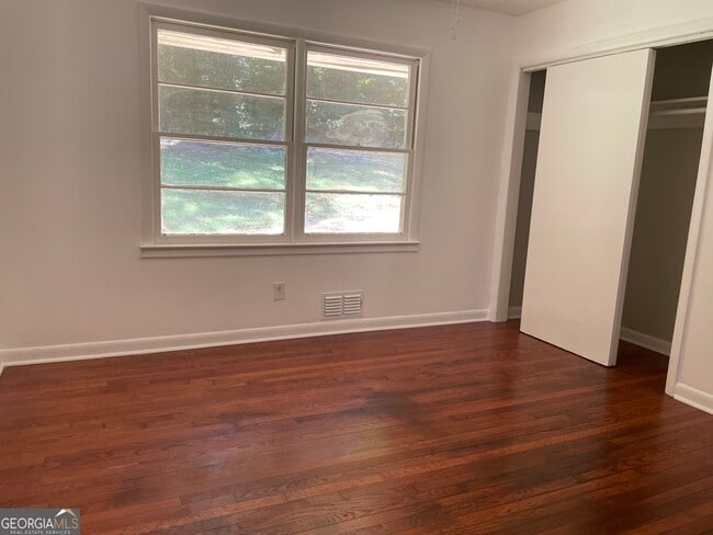 Building Photo - 3050 Rebecca Dr SW