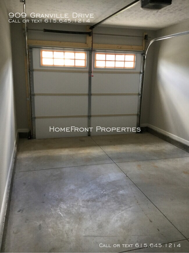 Building Photo - 3 BD, 3 BA Townhome: Triple Blackman Schools
