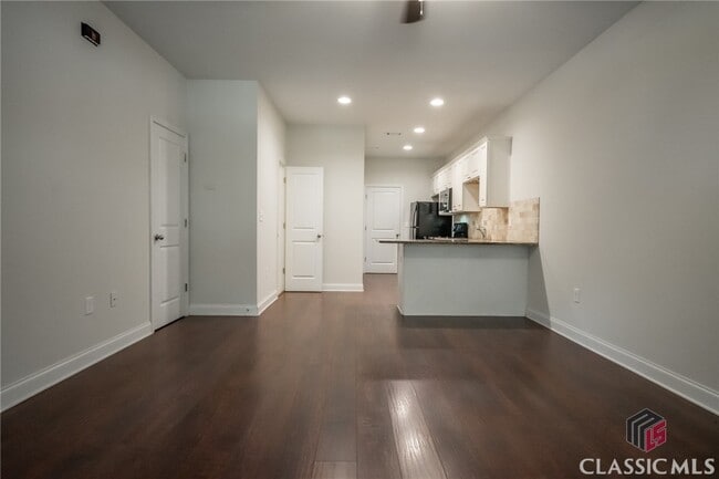 Building Photo - 1131 Binghampton Cir