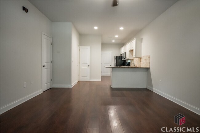 Building Photo - 1181 Binghampton Cir