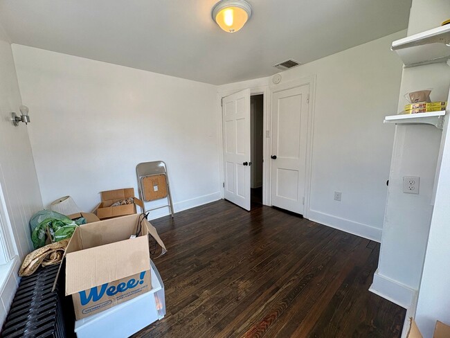 Building Photo - 2 Bedroom 1 Bathroom in Lebanon!