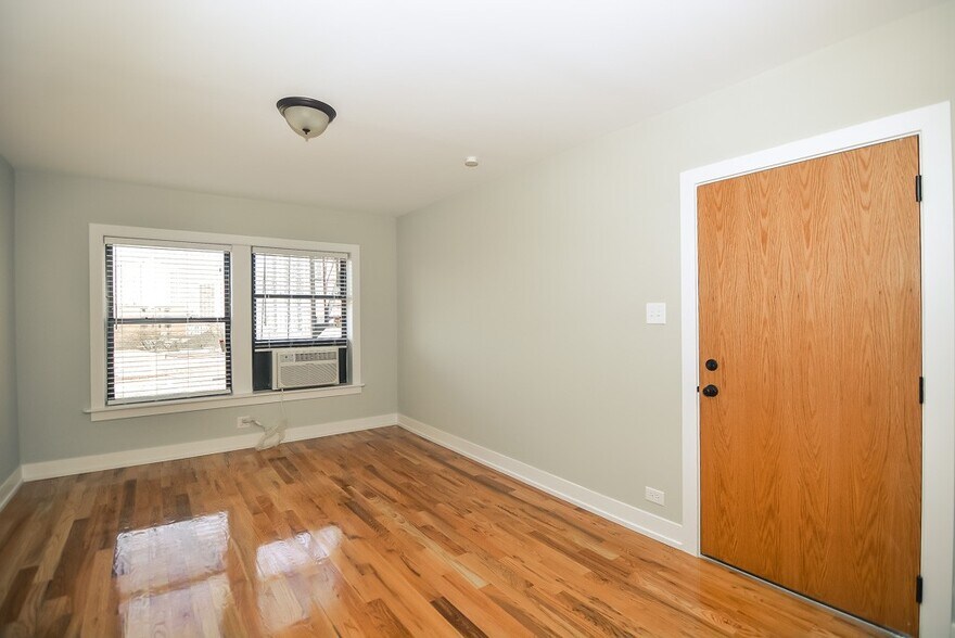 Building Photo - 555 W Arlington