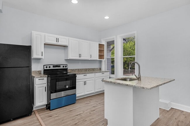 Building Photo - Newly renovated 3 bed and 1.5 bathroom in Allendale Neighborhood of Baltimore