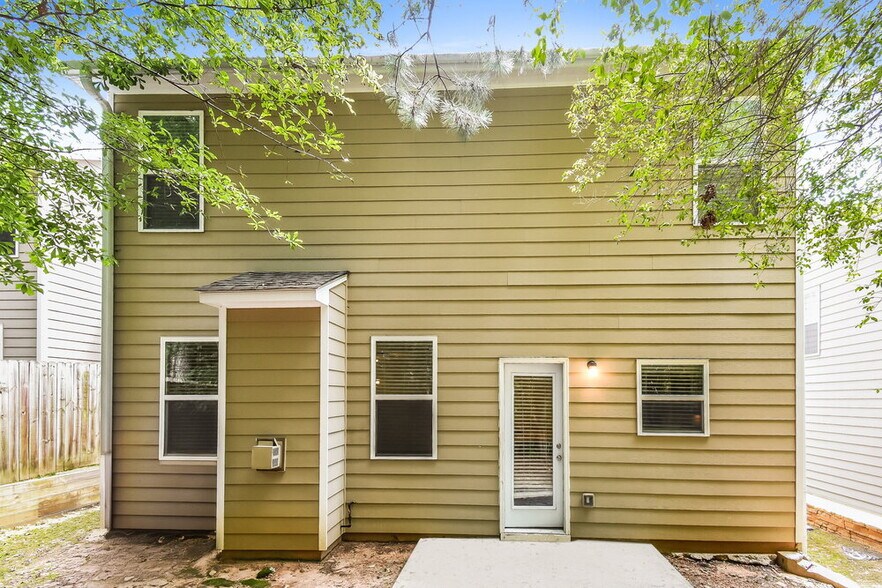 Building Photo - 618 Royal Crest Ct