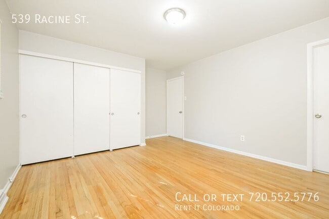 Building Photo - 539 Racine St