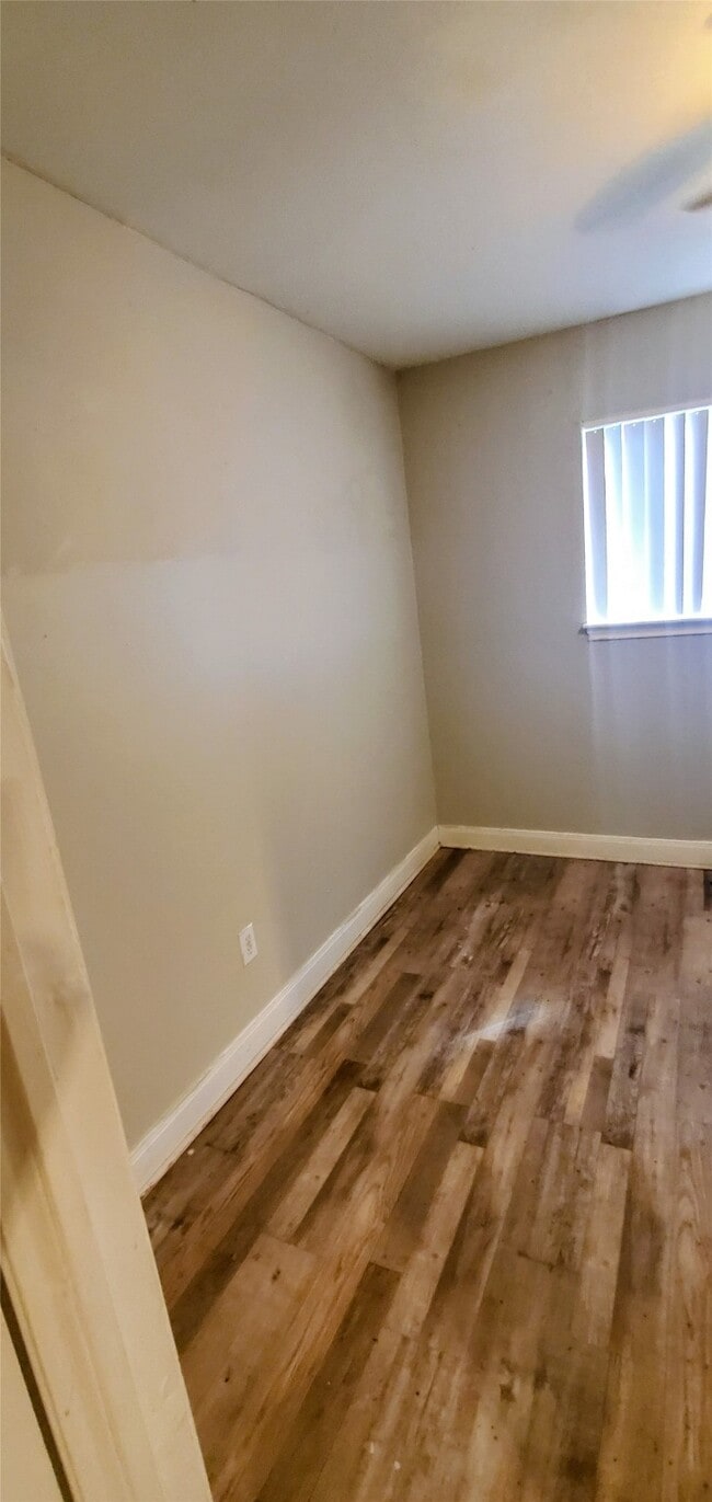 Building Photo - 15414 W Hampton Cir