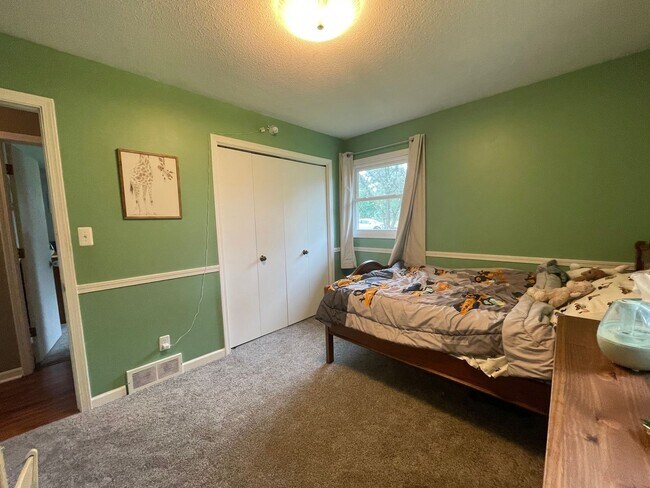 Building Photo - Ranch located in Jenison School District