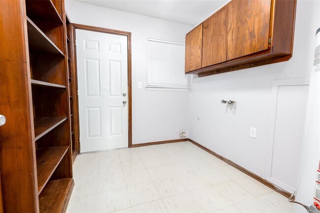 Building Photo - 14881 Tye Brumley St