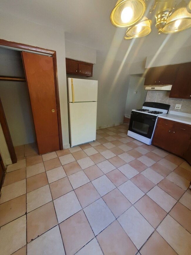 Interior Photo - 4651 N 36th St. (12 unit)(ACE PROPERTY)