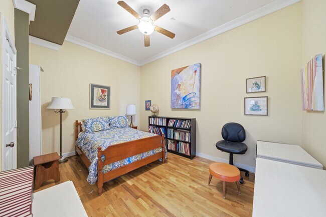 Building Photo - 215 W Norma St