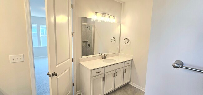 Building Photo - 904 Kinsey Aly