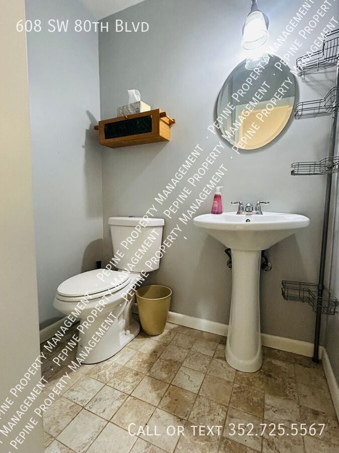 Building Photo - 608 SW 80th Blvd